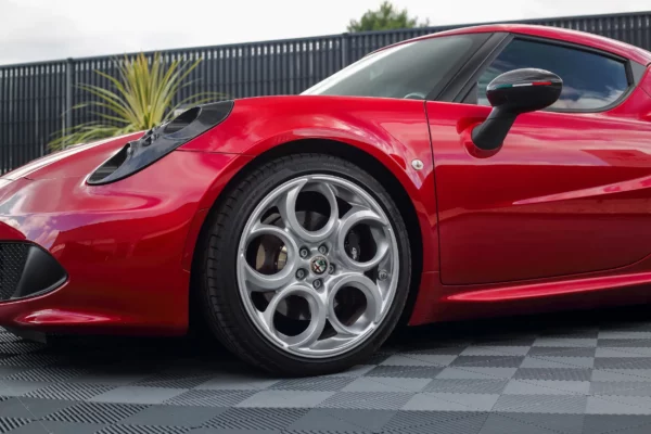 Alfa Romeo 4C Rouge competizione 240 CH LV Motors & Legends