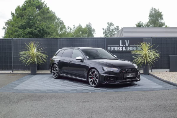 Audi RS4 B9 Noir LV Motors & Legends