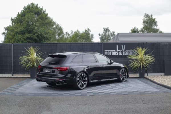 Audi RS4 B9 Noir LV Motors & Legends
