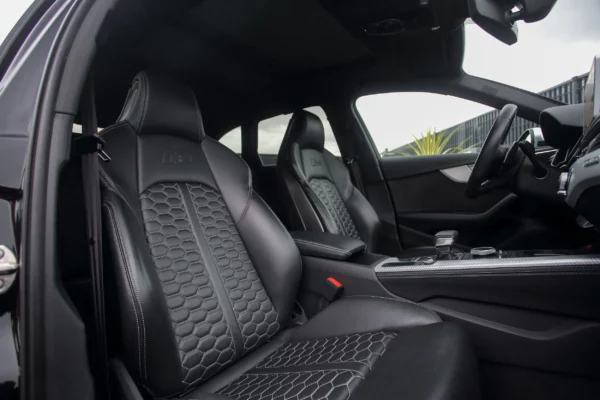 Audi RS4 B9 Noir LV Motors & Legends