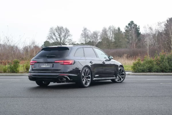Audi RS4 B9 Noir LV Motors & Legends