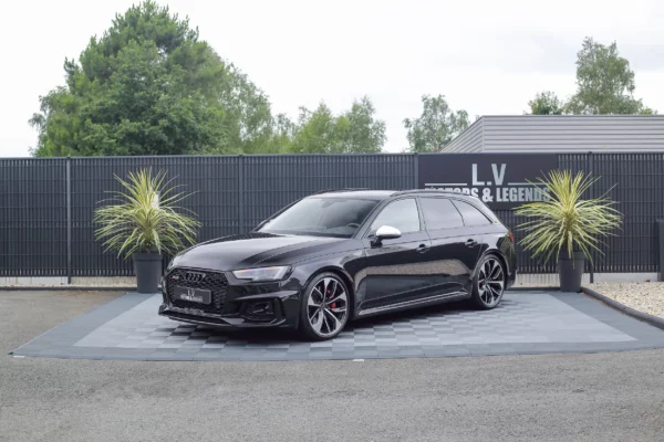 Audi RS4 B9 Noir LV Motors & Legends