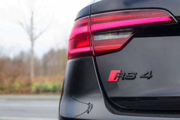 Audi RS4 B9 Noir LV Motors & Legends