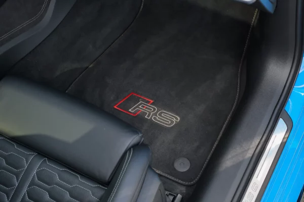 Audi RS6 C8 bleu LV Motors & Legends