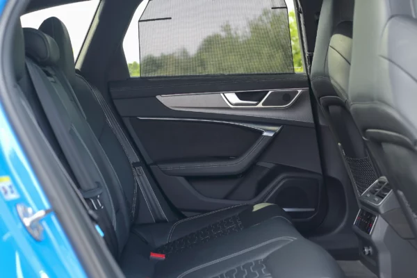 Audi RS6 C8 bleu LV Motors & Legends