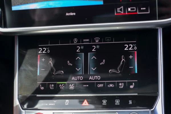 Audi RS6 C8 bleu LV Motors & Legends