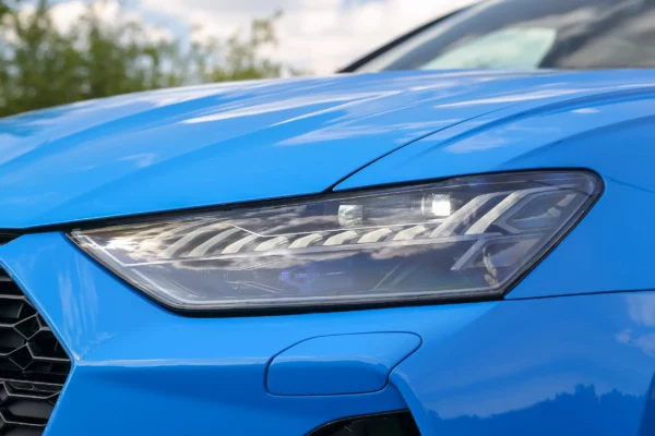 Audi RS6 C8 bleu LV Motors & Legends