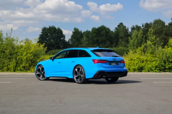Audi RS6 C8 bleu LV Motors & Legends