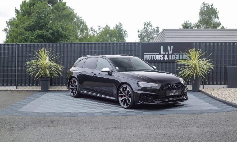Audi RS4 B9 Noir LV Motors & Legends